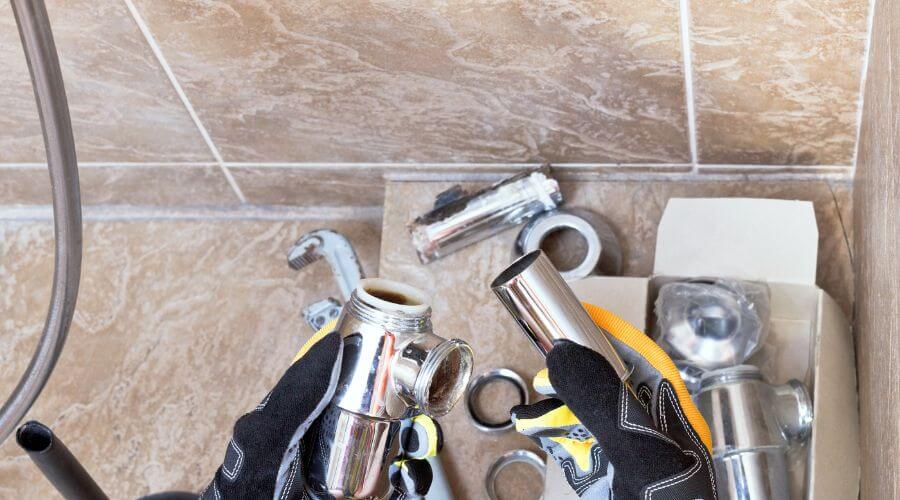 Professional gutter cleaning in Avon Park, FL